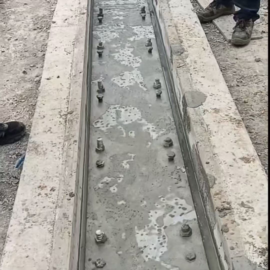 黄岩港口码头起重机龙门吊重型机械设备稳固用早强快凝轨道胶泥